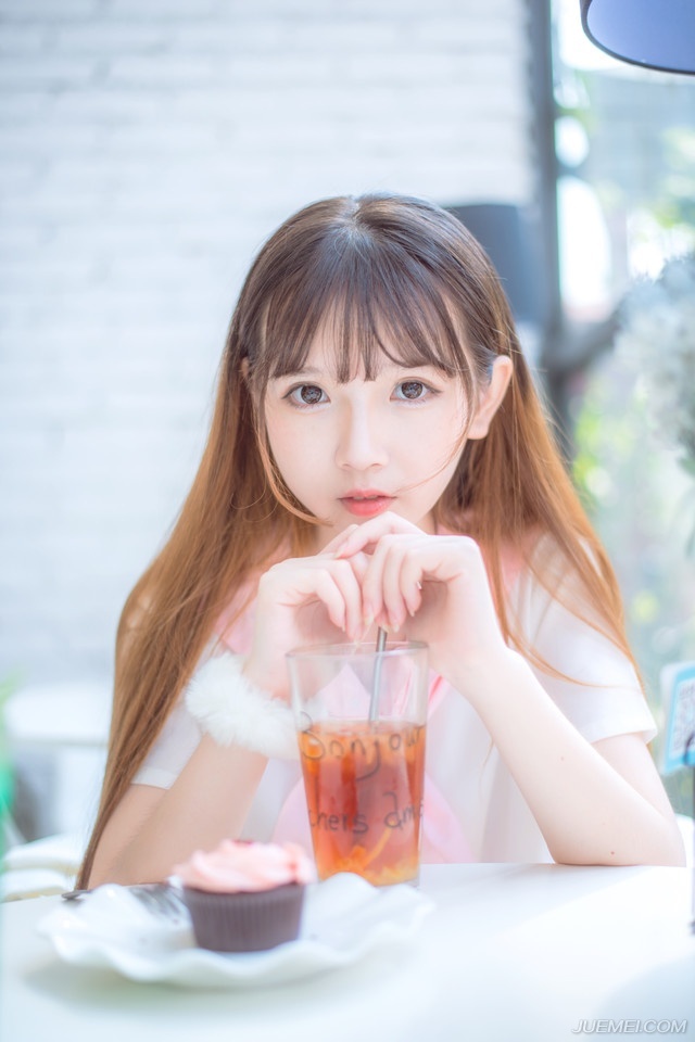 在这城市里,我相信一定会有那麼一个人,想著同样的事情,怀著相似的频率,在某站寂寞的出口,安排好了与我相遇